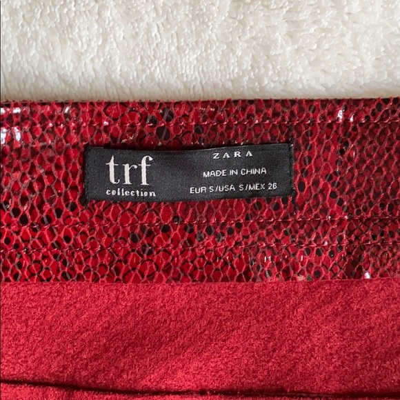 Shiny red skirt from Zara - Picture 2 of 2